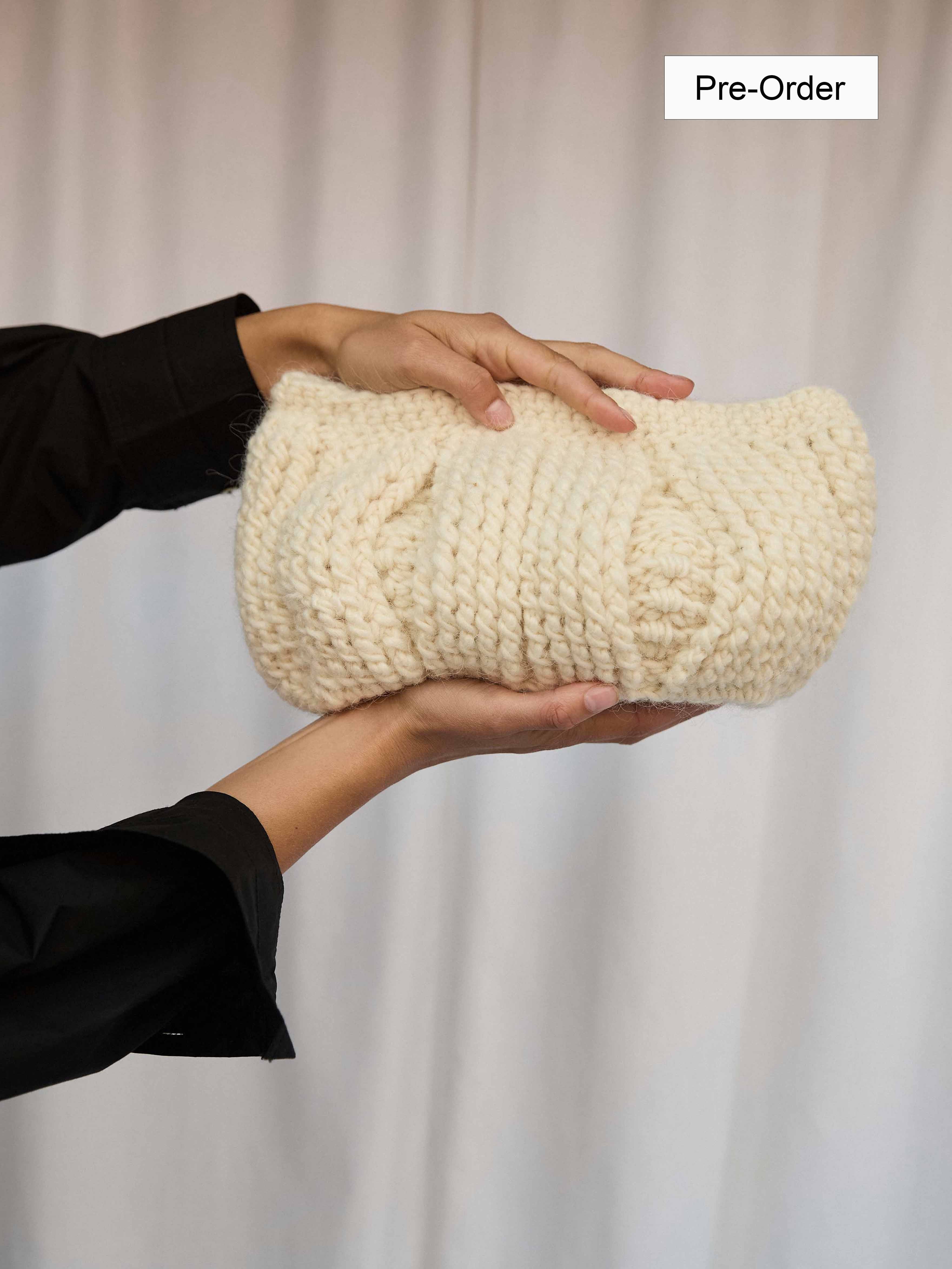 Shell Crochet Clutch Pearl White・PRE-ORDER・First Payment (Full price 1899 DKK)