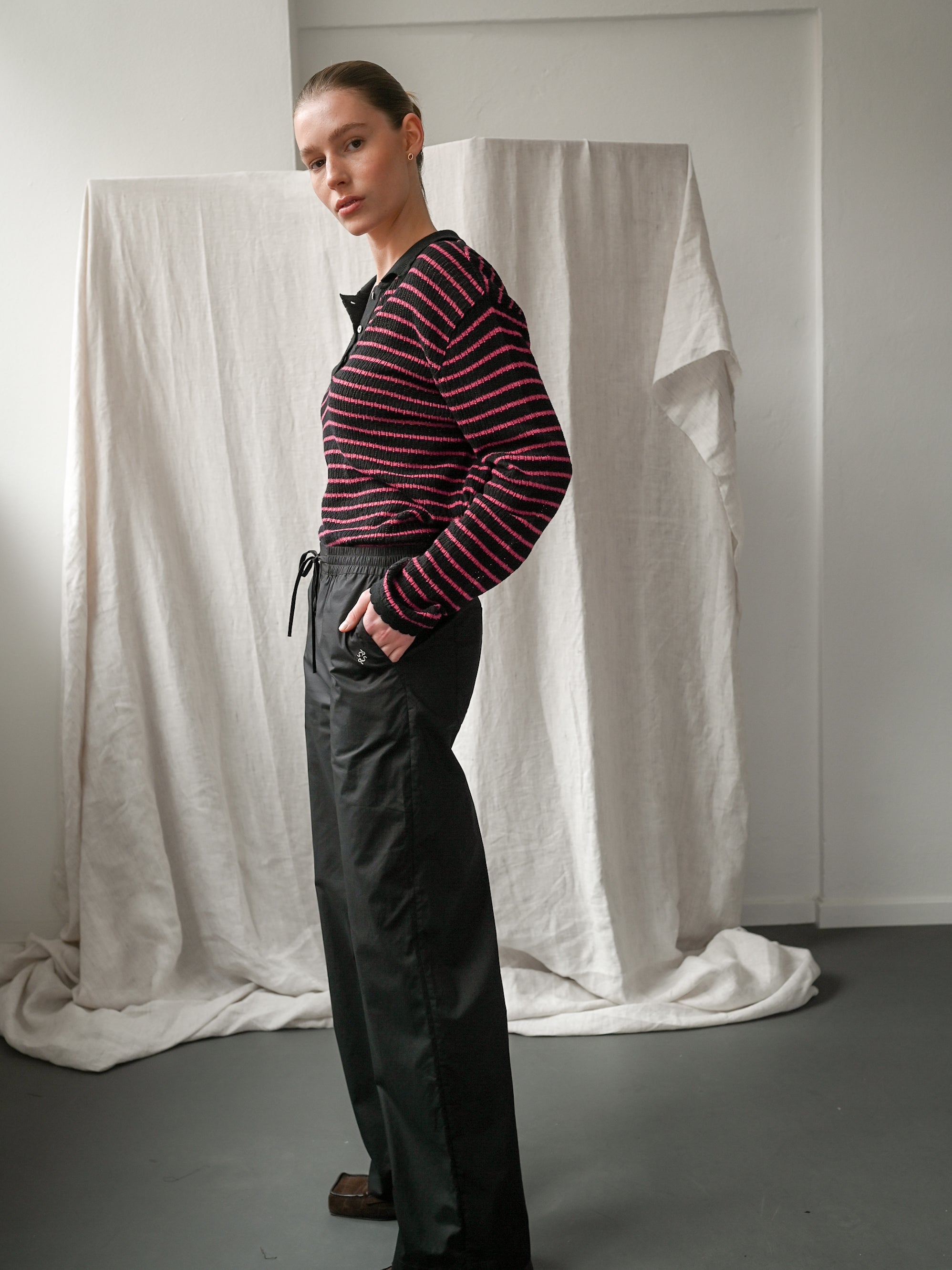 Nuria LS Polo - Black & Holly Berry