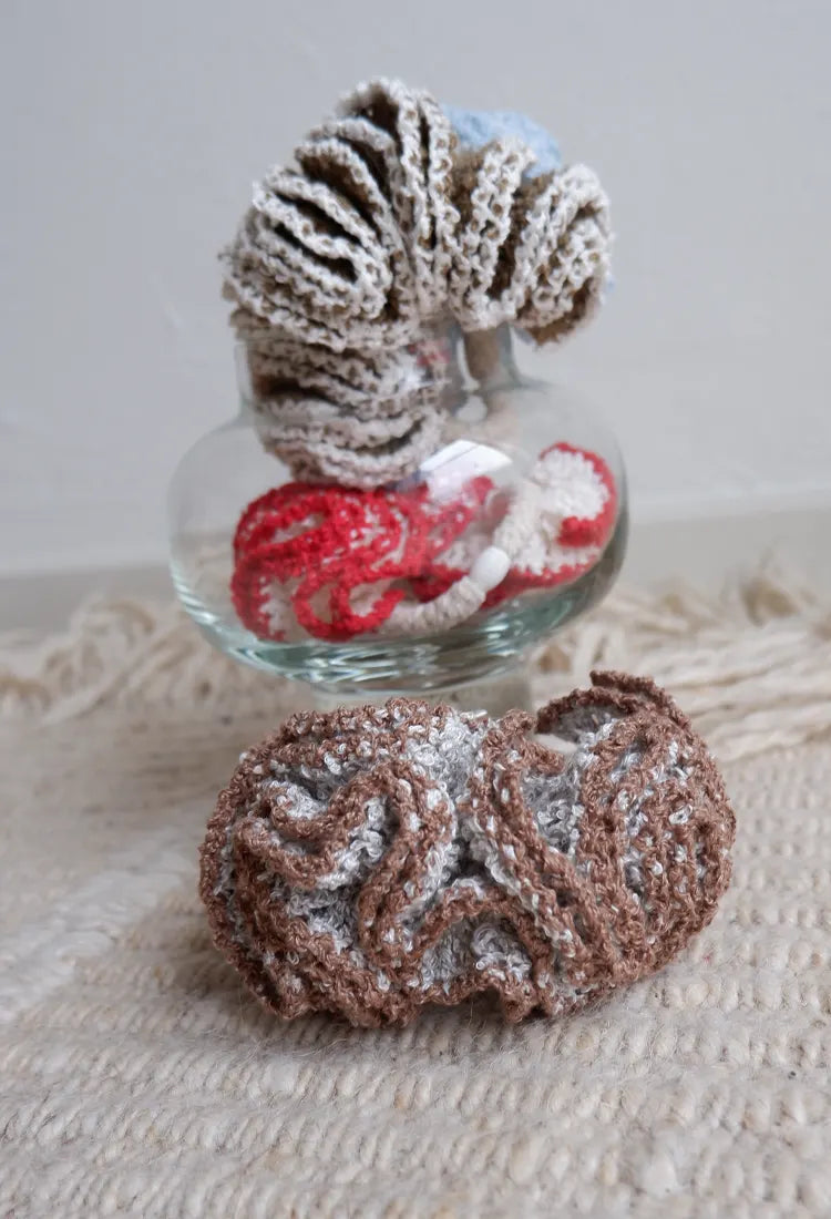 Peony Large Scrunchie 10 / Pearl White & Camel