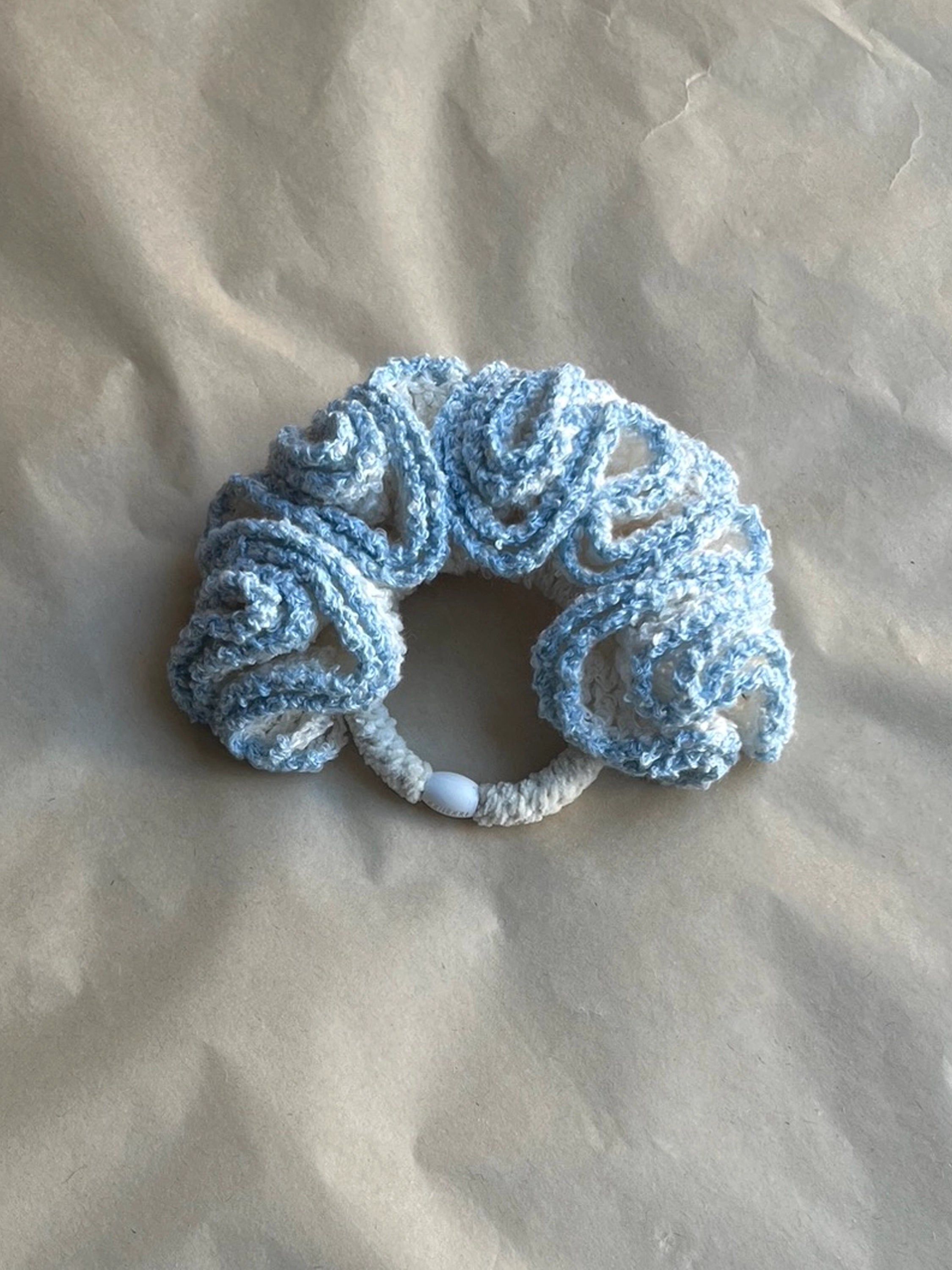 Peony Large Scrunchie 02 / Pearl White & Baby Blue