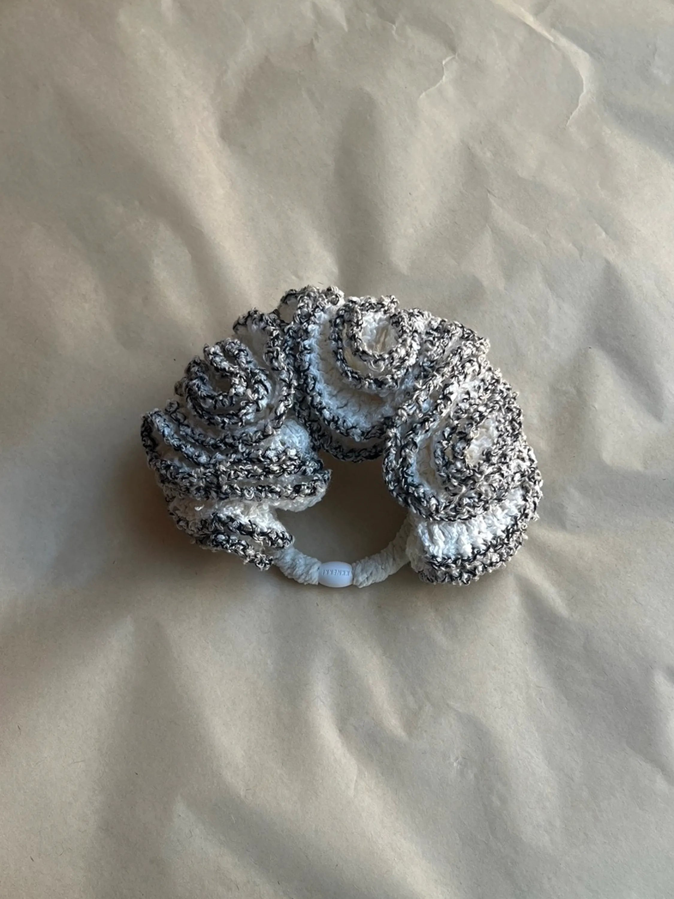 Peony Large Scrunchie 07 / Pearl White & Grey Tweed Melange