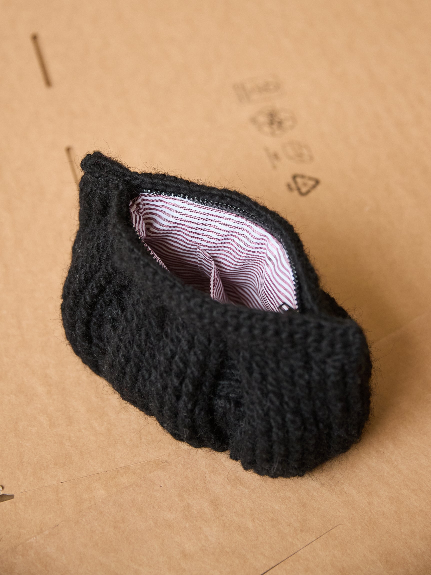 Shell Crochet Clutch Black