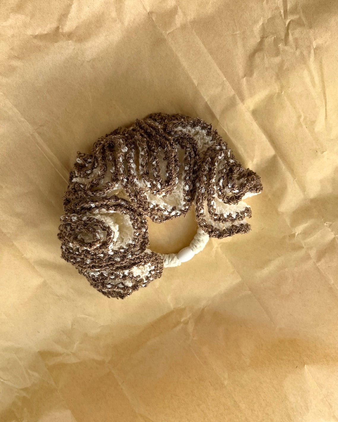 Peony Large Scrunchie 10 / Pearl White & Camel
