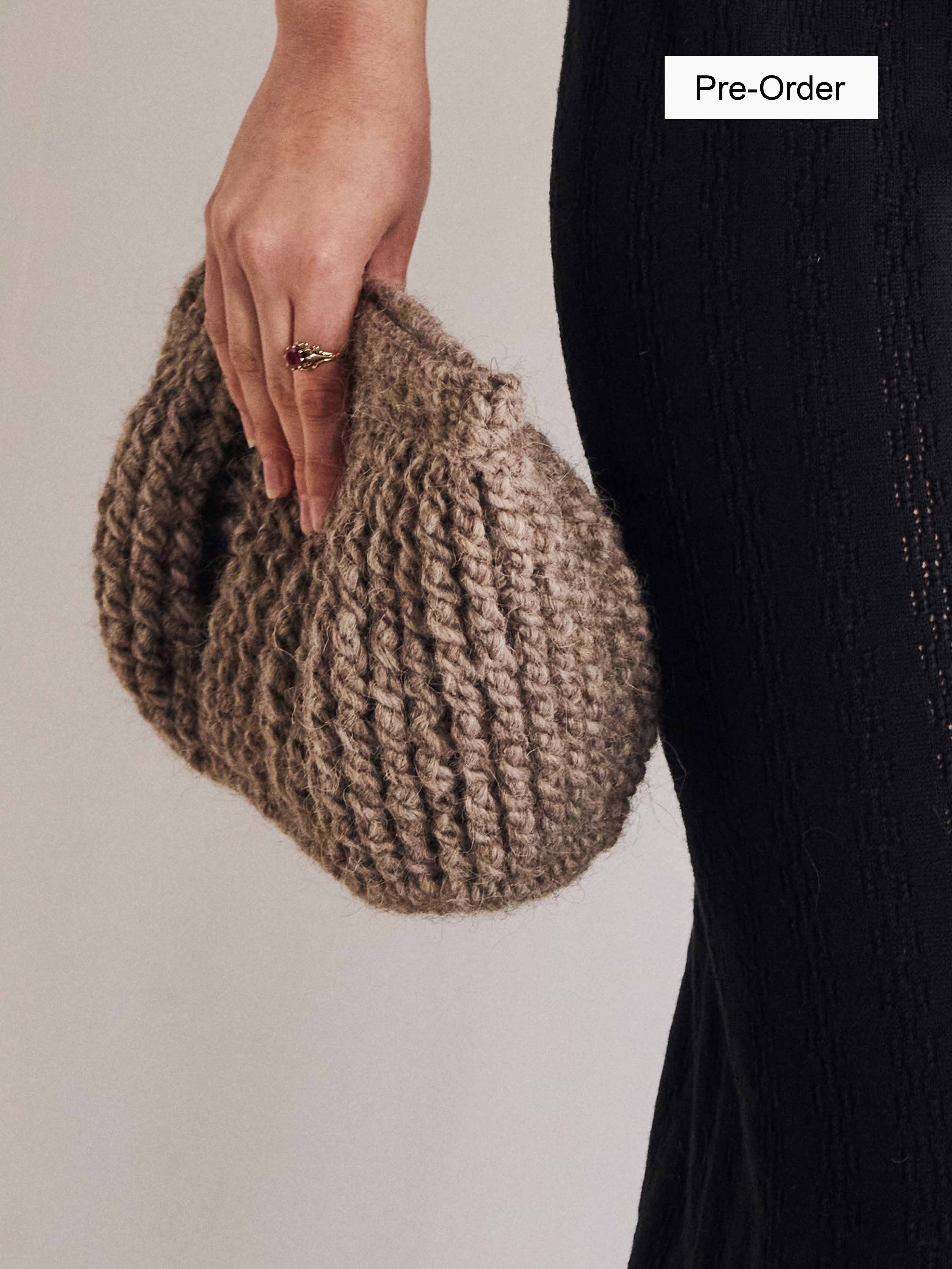 Shell Crochet Clutch Dark Sand・PRE-ORDER・First Payment (Full price 1899 DKK)