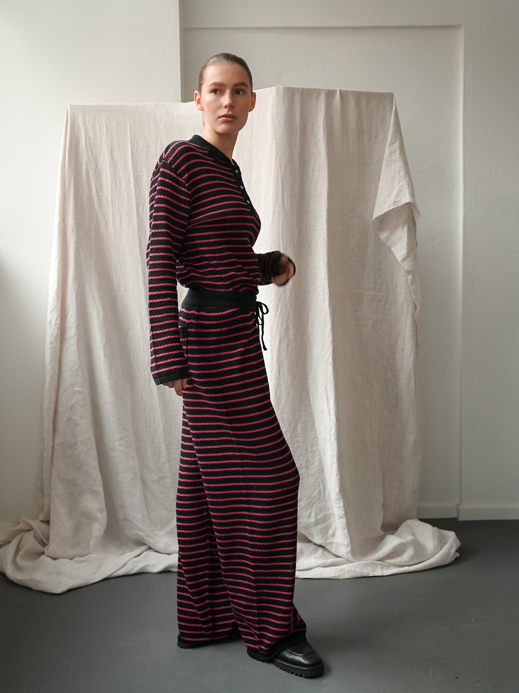 Nuria LS Polo - Black & Holly Berry