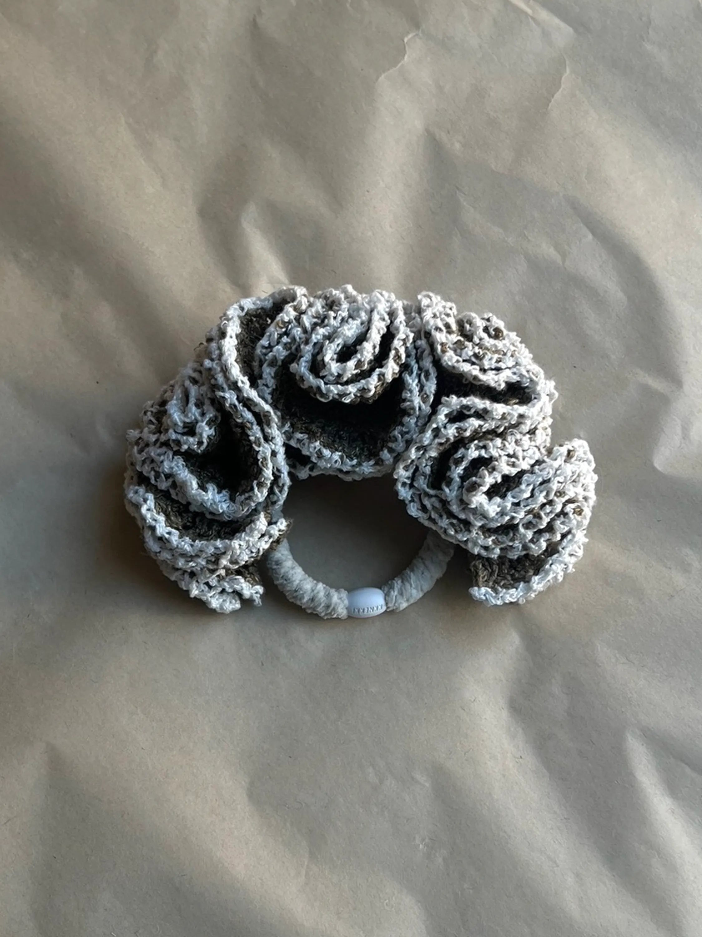 Peony Large Scrunchie 03 / Moss Green & Pearl White