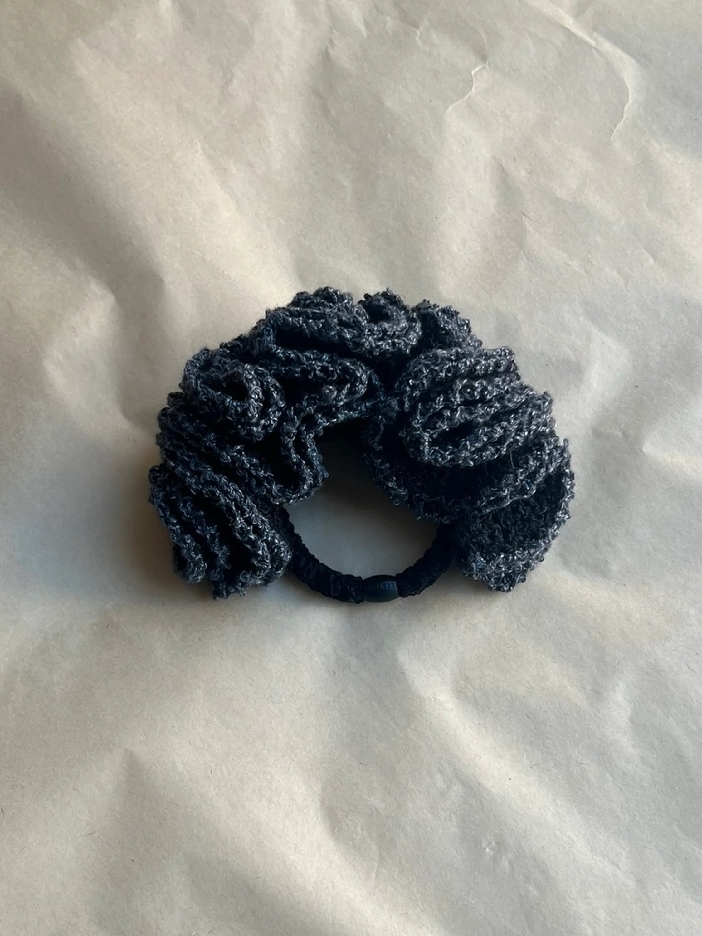 Peony Large Scrunchie 04 / Black & Soft Navy