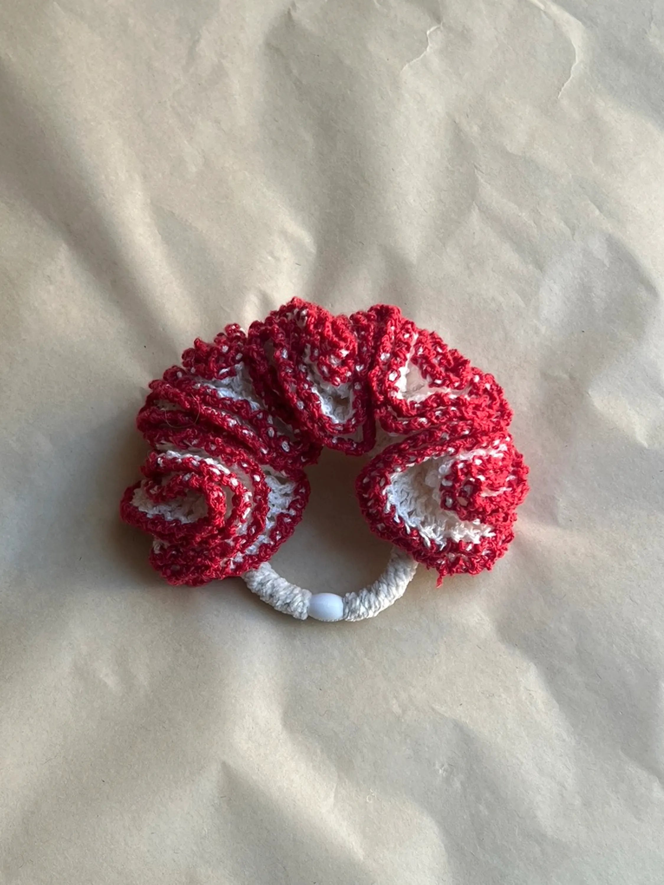 Peony Large Scrunchie 06 / Pearl White & Cherry Red