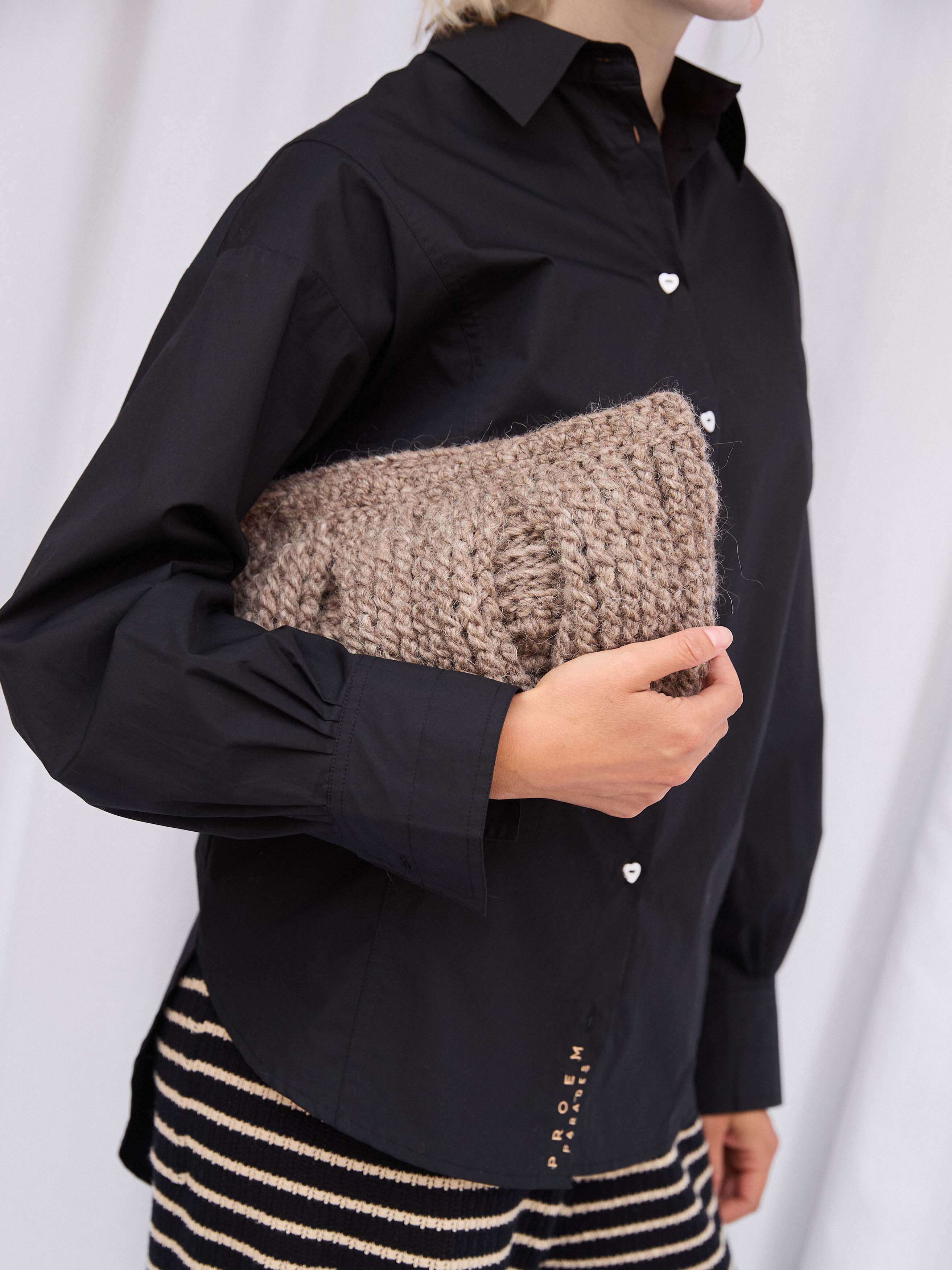 Shell Crochet Clutch Dark Sand・PRE-ORDER ITEM