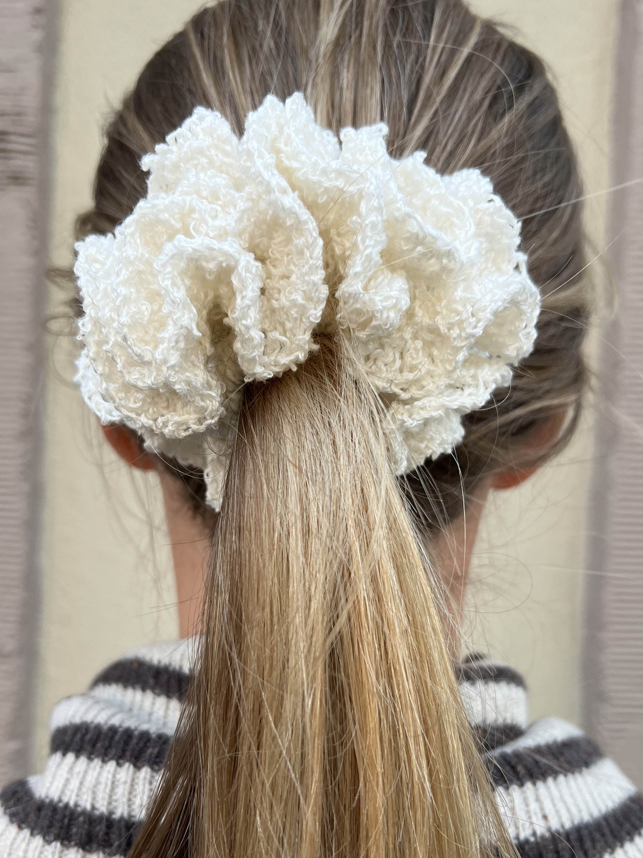 Crochet Workshop・Kamelia White Scrunchie・Thursday 26/9 - 19.00-20.30