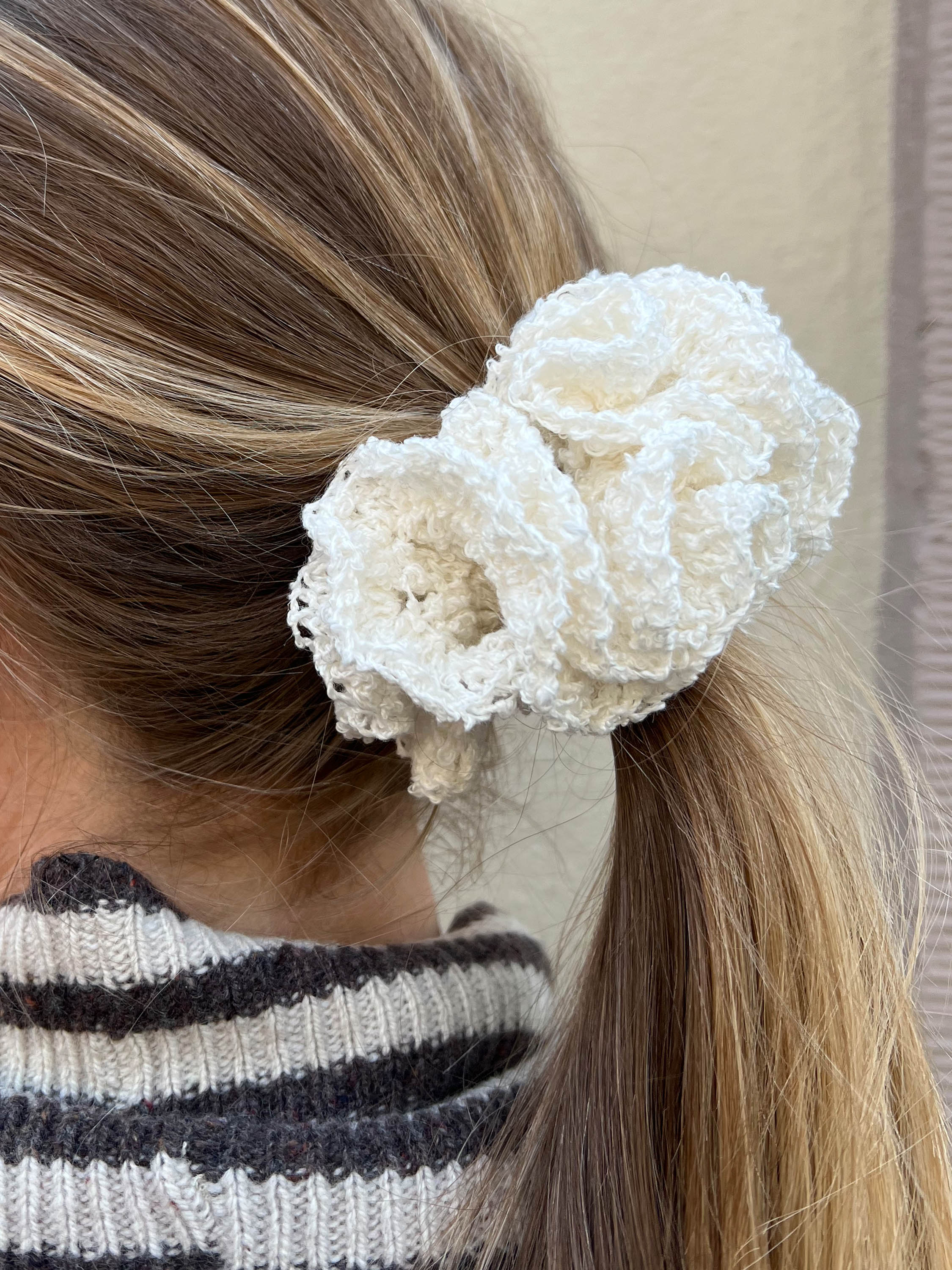 Crochet Workshop・Kamelia White Scrunchie・Thursday 26/9 - 19.00-20.30